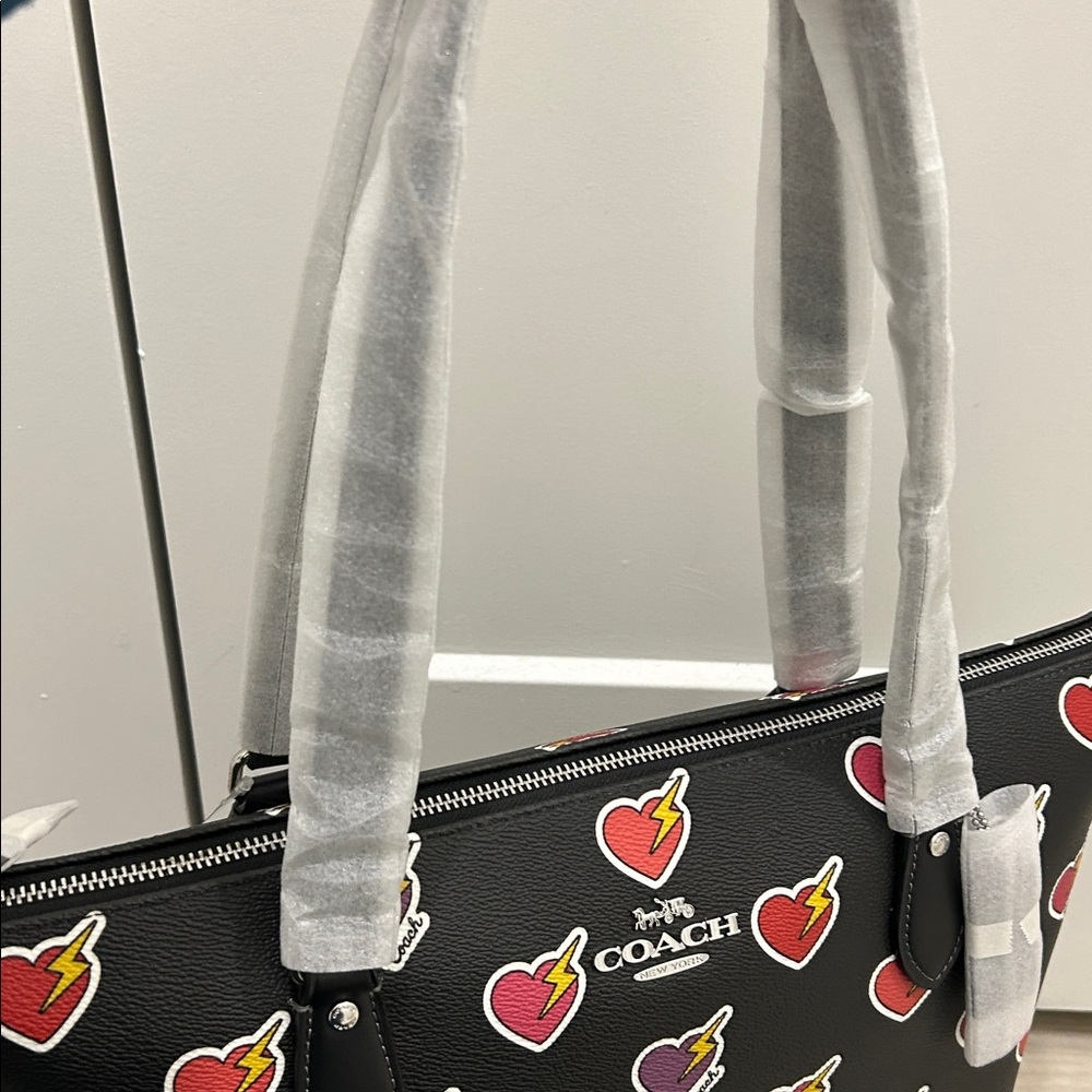 Coach (NWT) Gallery Tote Bag with Heart Bolt Print - Picture 10 of 15